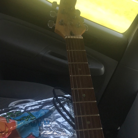 Guitar dean - Picture 3 of 3